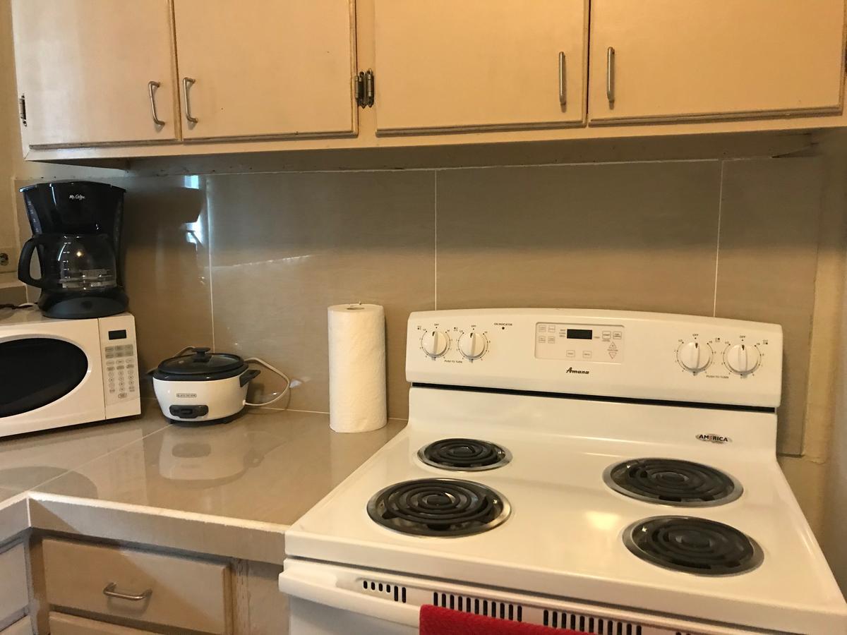 1 Bedroom / 1 Bath . Private Apt. Free Wifi, Interent & Parking Sinajana المظهر الخارجي الصورة