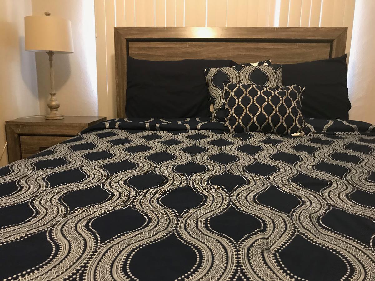 1 Bedroom / 1 Bath . Private Apt. Free Wifi, Interent & Parking Sinajana المظهر الخارجي الصورة